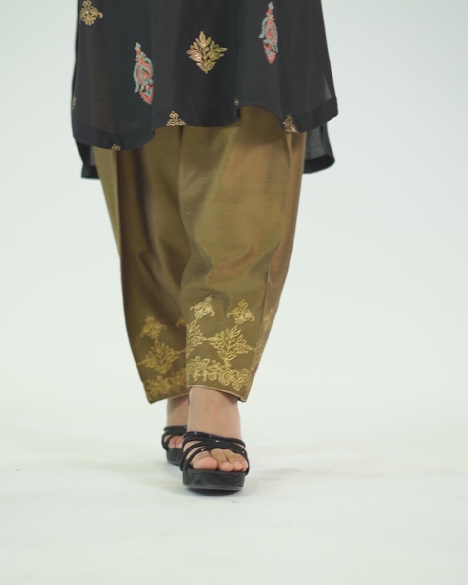 Loose fitted round hemline shirt with Shalwar China Patti (Block Print)