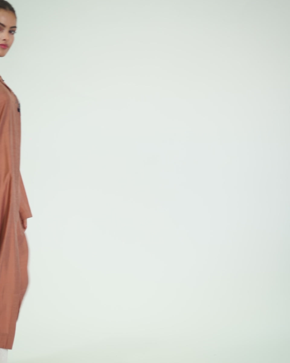 Beggy Shirt with front slit feather embroidery